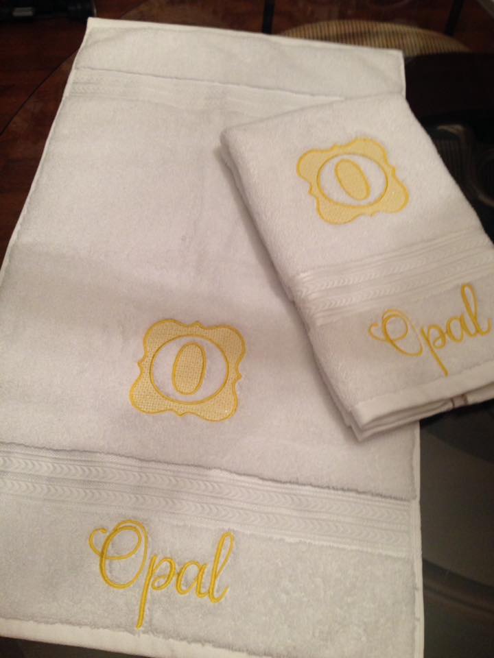 Personalized 2pc Hand Towel & Bath Towel Set