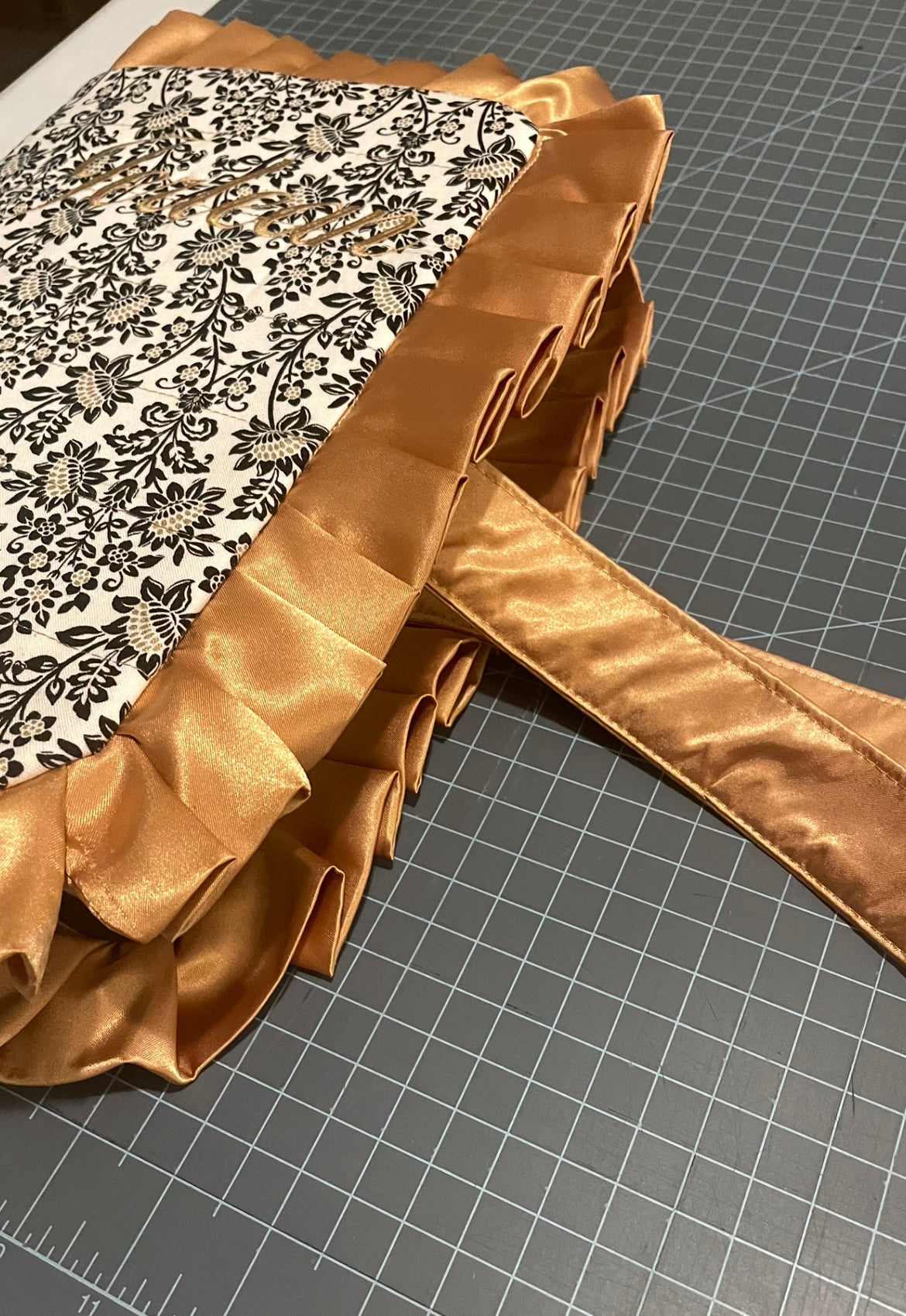 Luxury Personalized Gold Pleated Embroidered Bible Cover