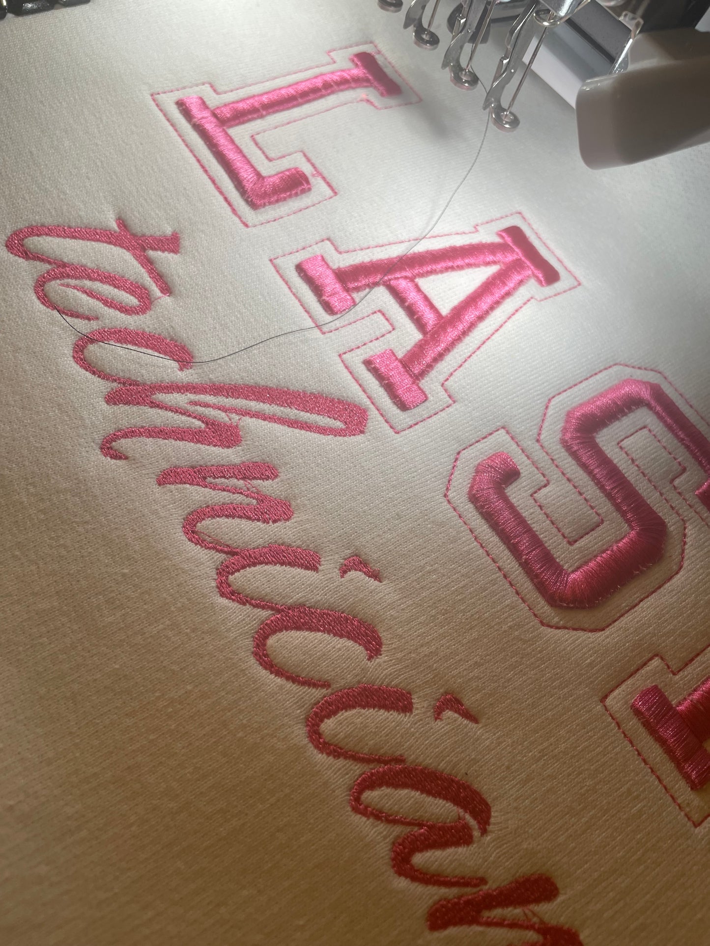 Custom Lash Tech Sweatshirt – Embroidered Eyelash Technician Crewneck – Beauty Boss Apparel